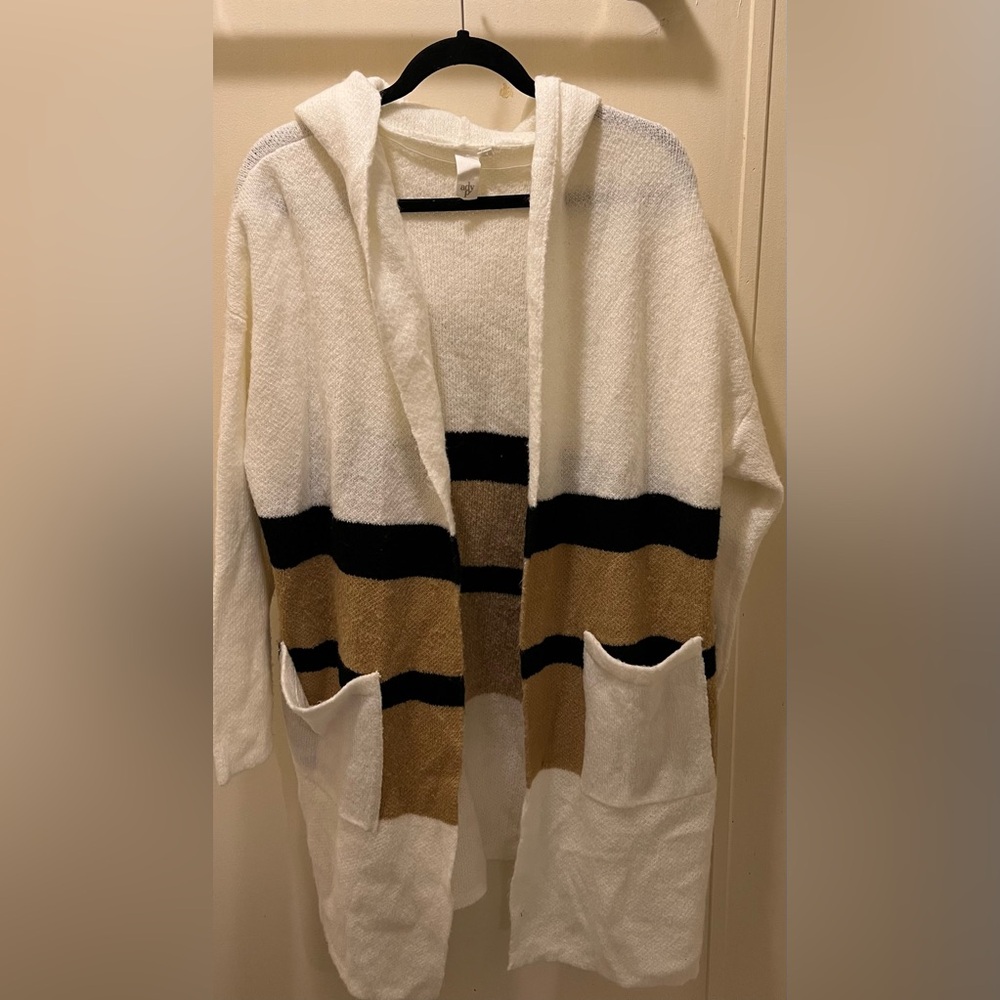 Pictures don’t do this cardigan justice!